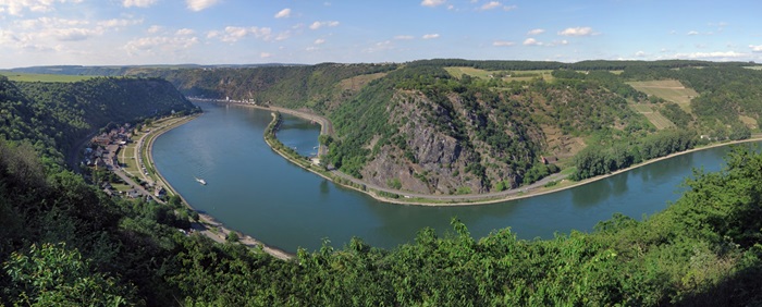 Le Rhin entourant le rocher de la Lorelei