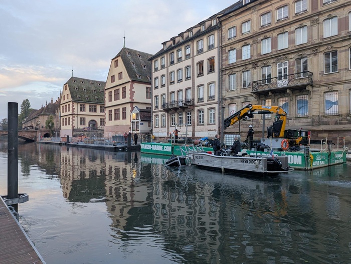 Installation du ponton D à l'embarcadère Cathédrale