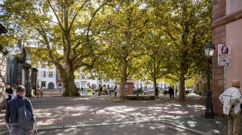 Travaux nouveaux pontons Cathédrale Batorama - édicule technique Place du marché aux poissons